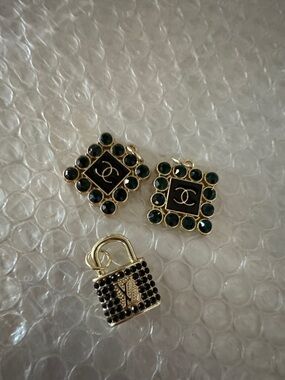 Lot of 3 charm Button zipper pull Gold Tone Charm Set